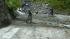 Traverser sur un pont de cette qualité, sans vous acquitter de la taxe de péage. Décidément, vous aggravez votre cas. Bedjuiland_13_003