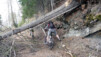 Faux quand même relever un point positif : y a vachement moins d'arbres renversés que sur le bisse d'Ergisch. Bisse_Saxon_09_020.jpg