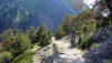 Le Stockalperweg, épisode 2. Les apics deviennent excessivement vertigineux, mais la largeur du chemin nous incite à attaquer l’ultime descente du jour avec enthousiasme, d’autant que nous abordons la huitième heure sur le bike. Bistinepass_032.jpg