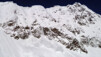 ... par le bruyant spectacle des nombreuses coulées descendant des Luis du Dolent qui se purgent de leur épaisse couche de neige fraîche. Impressionnant et pas toujours très rassurant. Chantonnet_10_005