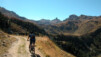 La piste du Plan des Lués : pente douce avec vue sur l'entrée supérieure du Vallon de Réchy cherche bikers grincheux ou déprimés pour thérapie radicale et définitive. Col-de-Cou_002.jpg