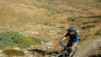 A mi-parcours, bref retour en selle pour permettre à nos épaules endolories de souffler un peu Col-de-Cou_007.jpg