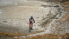 Verglas, neige, boue gelée et rochers pétrifiés : le coctail est surprenant, mais la prudence reste de mise à cause de l'adhérence et de la consistance délicates à estimer. Etang_30_Pas_06_023.jpg
