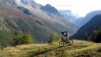 La journée bien avancée et la débauche d'efforts nous décident à écourter la rando. Plutôt que de poursuivre vers Arolla par un nième stage de portage, nous décidons de plonger vers la vallée. Evolene_Lac_Bleu_010.jpg