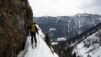 C'est marrant comme quelques mètres de neige plus haut, une route réputée aérienne peut franchement devenir vertigineuse à emprunter. Fenestral_Emaney_026.jpg