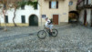 Ce pavage de galets ronds doit être beaucoup délicat à rouler, une fois mouillé. Monte_Lema_020