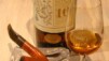 Jouissance roborative et gustative après le bonheur du VTT hivernal. Que demander de plus qu'un très grand malt et un bon tabac ? Considéré par le poète anglais Robert Stevenson (1880) comme la reine des boissons et surnommé la lave des Cuillins du nom des montagnes spectaculaires de l'île de Skye, le Talisker déploie sa robe dorée et son nez piquant qui évoque les branches brûlées, tout en rappelant le whiskey irlandais. Son corps ample, avec une bouche crémeuse à l'arôme fumé et épicé s'achève sur une finale de poivre noir très caractéristique. Une merveille faite pour les longues soirées l'hiver au coin du feu. Parfait après une sortie à VTT en conditions extrêmes. Plagne_05-12-21_004.jpg