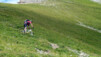 Selon le type de revêtement, terreux ou graveleux, l'approche de notre chemin de descente tient de la natation ou de l'équilibrisme. Plaine_Morte_10_018