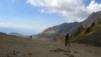 Le paysage lunaire et les 2'626 mètres du Restipass défilent enfin sous nos roues. Une satisfaction à la mesure de l'effort consenti pour les vaincre. Restipass_05_007.jpg