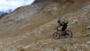 Pour éviter les vastes et impraticables pierriers du versant oriental, nous optons pour un début de descente, directement dans les moraines entourant le Dornbach. Restipass_2011_018