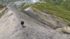 Une route trop fréquentée, mais au tracé parfaitement intégré dans les méandres naturels de l'endroit. Tour_du_Serac_020
