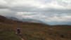 Après 45 minutes de galère à travers rochers et forêts, dû à un mauvais choix d’itinéraire, nous récupérons le single qui mène à Varneralp. Il était temps car cernés par les orages, nous commencions à nous décourager avec le spad sur le dos, au milieu de nulle part. Varneralp_02_005.jpg