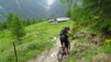Un vélo assorti à la flore estivale. pas_des_moutons_022