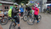 ... nous faisons connaissance avec nos nouveaux meilleurs amis pour la journée : "Giant Glory DH" et "full face helmets". whislter_bike_park_002