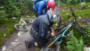Jusqu'à l'inévitable casse matérielle : pédale arrachée et fin de plongée, sur un pied et, un peu, en apnée. whislter_bike_park_012